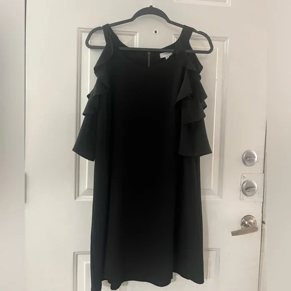 Umgee Size Small Black Ruffle Sleeve Cold Shoulder Knee Length Shift Dress Sz S - Picture 2 of 12
